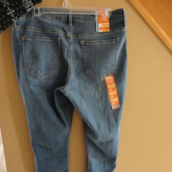 Old Navy Rockstar Super Skinny Distressed Denim - Picture 2 of 7